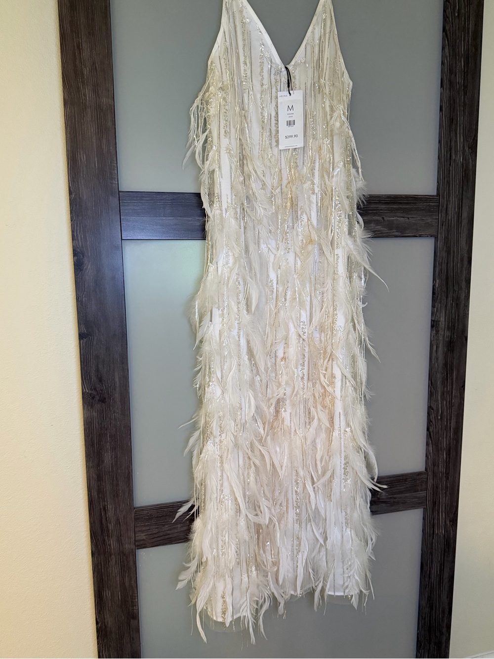 AKIRA Ivory Feather Fringe Wall Accent